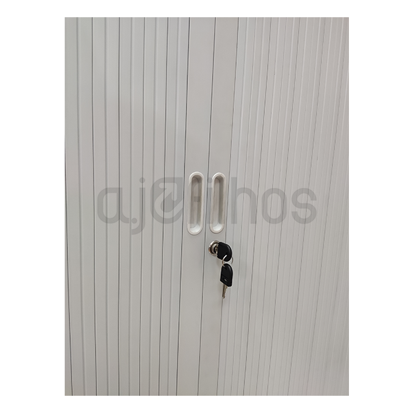Armário porta persiana, estrutura em chapa, prateleiras metálicas com niveladores