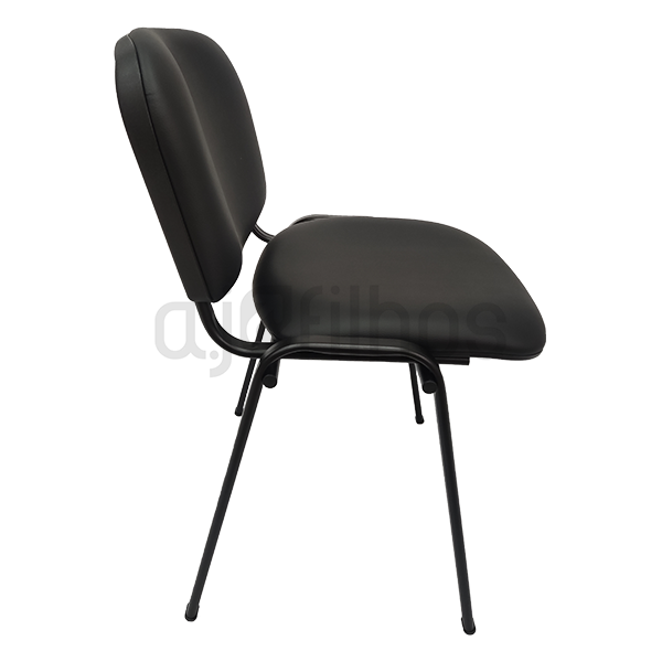 Cadeira fixa de 4 pernas, estrutura em tubo de aço pintado a preto, assento e costa em napa preta
