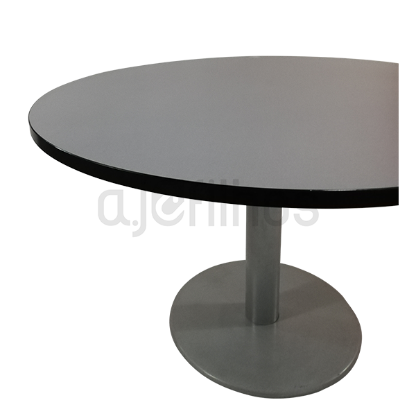 Mesa de Reunião redonda com tampo em melamina cinza e pé metálico pintado a cinza